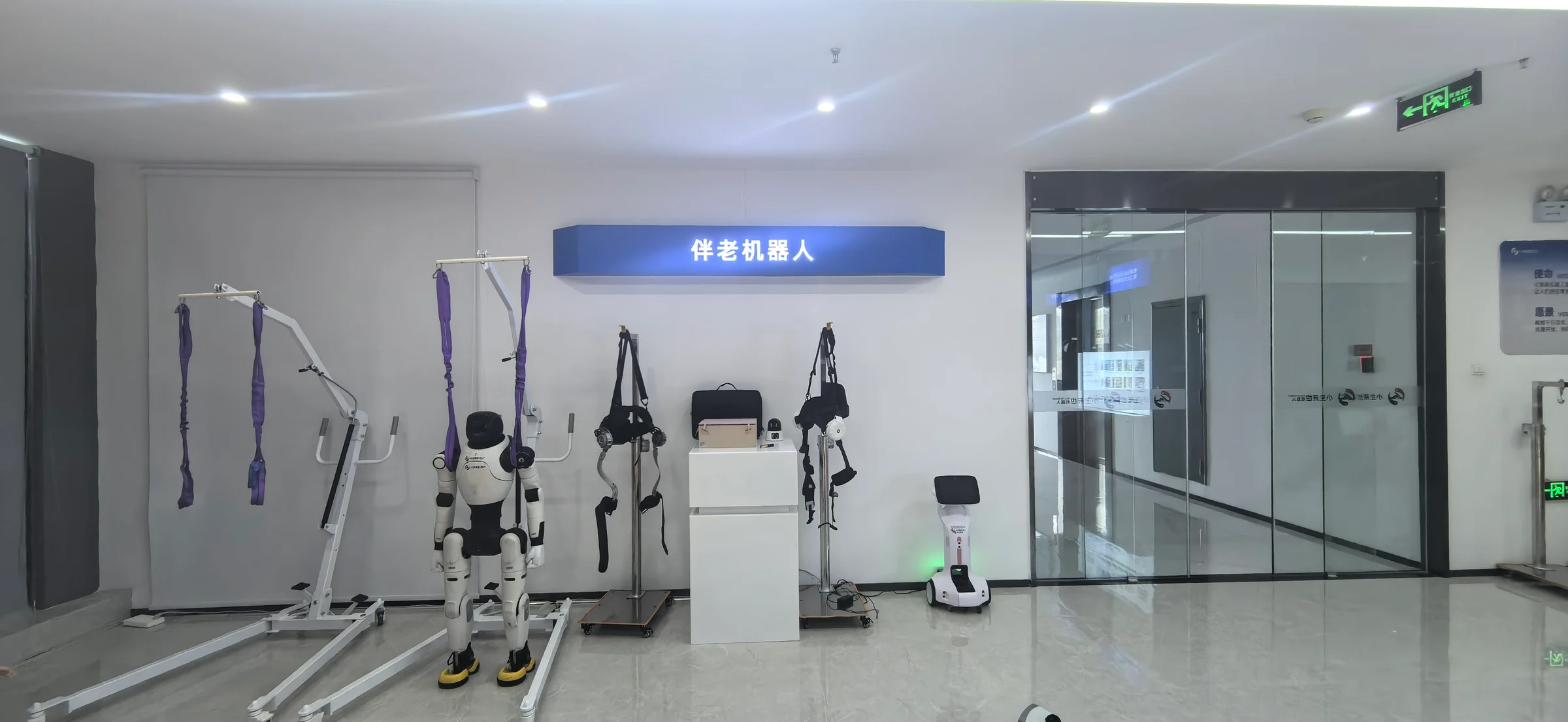 智千寻展厅机器人落地某企业展馆，打造数字化品牌展示新体验